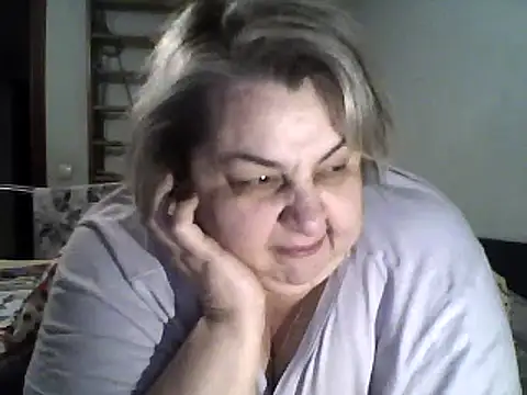 Snapshot of AngelSky4533 chatting on February 24, 9:31 pm AngelSky4533 online show from February 24, 9:31 pm