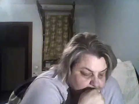 Snapshot of AngelSky4533 chatting on March 15, 6:54 pm AngelSky4533 online show from March 15, 6:54 pm