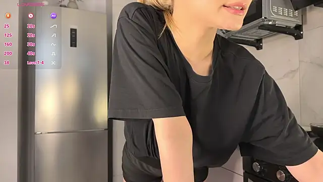 Snapshot of dontouchmyass chatting on November 15, 2:35 pm dontouchmyass online show from November 15, 2:35 pm