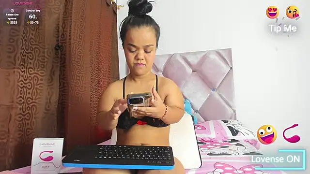 Snapshot of AnieRey chatting on October 17, 8:44 pm AnieRey online show from October 17, 8:44 pm