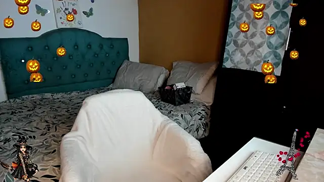 Snapshot of nataparis chatting on October 27, 12:26 am nataparis online show from October 27, 12:26 am