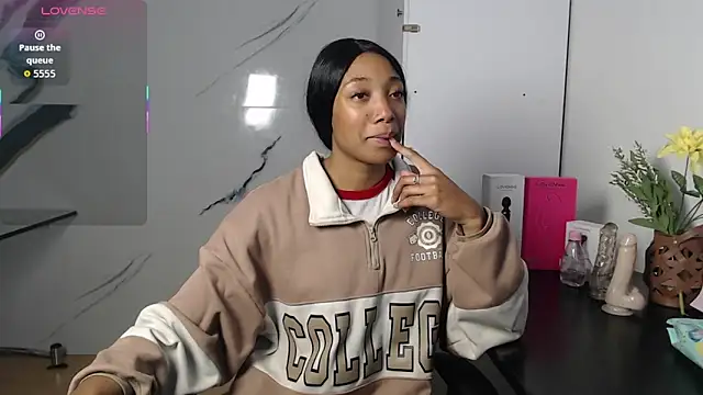 esmeralda-bk online show from October 1, 10:38 pm