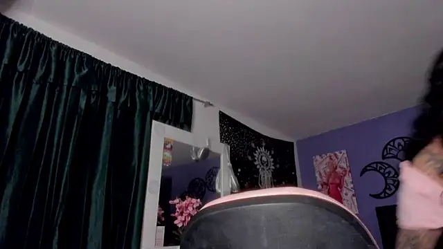 Thalassa Roott online show from November 12, 12:00 am