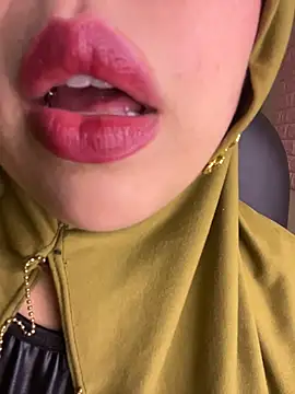 Snapshot of zahra_Jalid chatting on April 11, 11:53 pm zahra Jalid online show from April 11, 11:53 pm