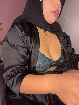 Snapshot of zahra_Jalid chatting on April 16, 11:18 pm zahra Jalid online show from April 16, 11:18 pm