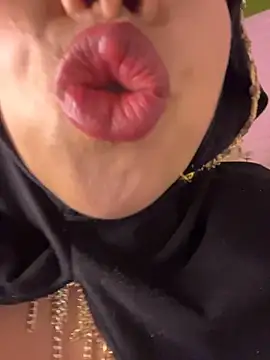 Snapshot of zahra_Jalid chatting on April 18, 3:27 pm zahra Jalid online show from April 18, 3:27 pm