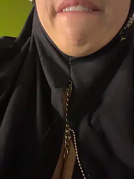 Snapshot of zahra_Jalid chatting on April 18, 7:58 pm zahra Jalid online show from April 18, 7:58 pm