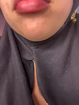 Snapshot of zahra_Jalid chatting on April 21, 2:51 am zahra Jalid online show from April 21, 2:51 am