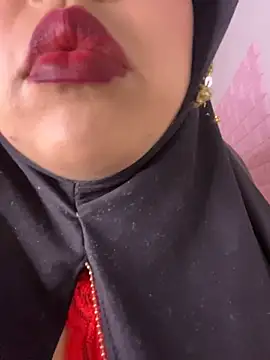 Snapshot of zahra_Jalid chatting on May 7, 11:32 pm zahra Jalid online show from May 7, 11:32 pm