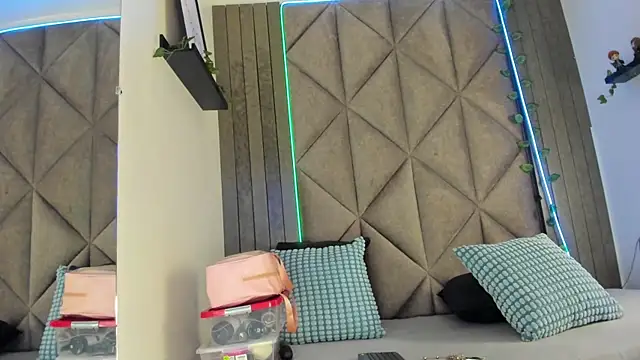 SabrinaSpell  online show from December 19, 11:39 am