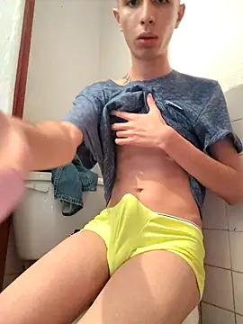 Snapshot of adriaav chatting on March 21, 10:24 pm adriaav online show from March 21, 10:24 pm