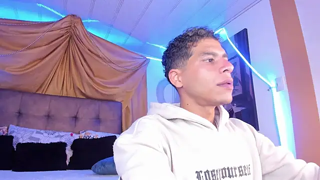 Snapshot of Ethan_Boyy chatting on September 22, 11:18 pm Ethan Boyy online show from September 22, 11:18 pm