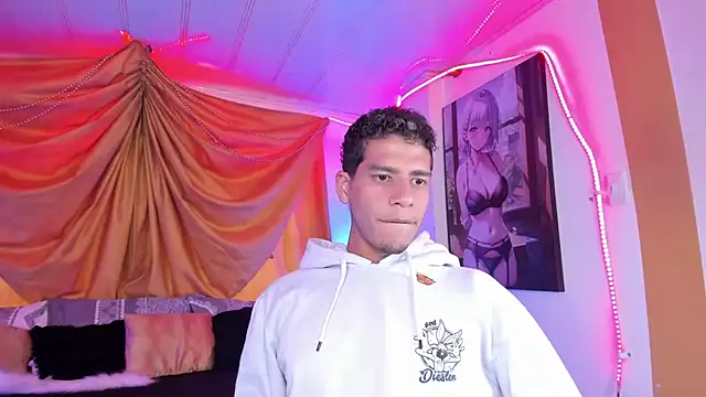 Snapshot of Ethan_Boyy chatting on October 6, 10:18 pm Ethan Boyy online show from October 6, 10:18 pm