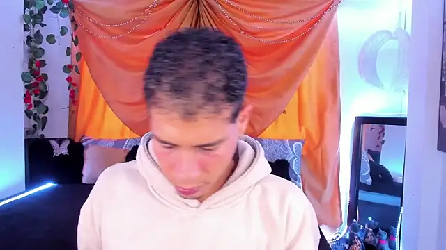 Snapshot of Ethan_Boyy chatting on October 10, 7:57 pm Ethan Boyy online show from October 10, 7:57 pm