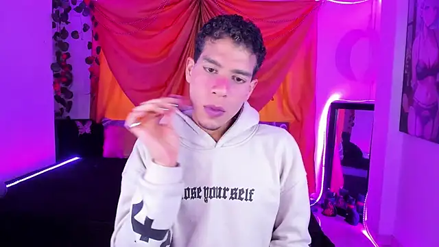 Snapshot of Ethan_Boyy chatting on October 15, 9:04 pm Ethan Boyy online show from October 15, 9:04 pm