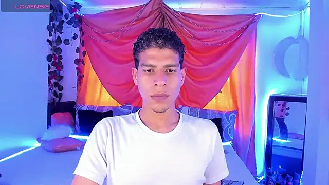 Snapshot of Ethan_Boyy chatting on October 16, 8:10 pm Ethan Boyy online show from October 16, 8:10 pm