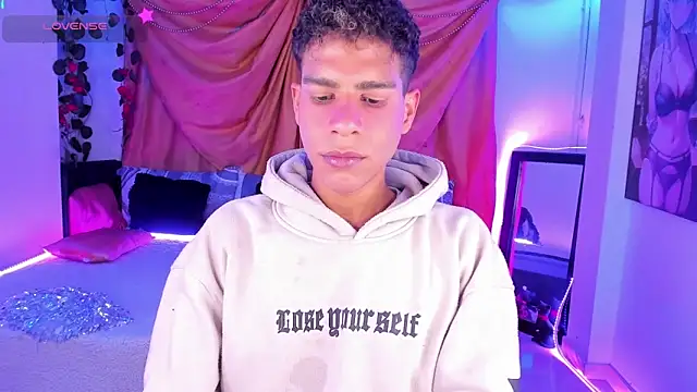 Snapshot of Ethan_Boyy chatting on October 29, 11:17 pm Ethan Boyy online show from October 29, 11:17 pm