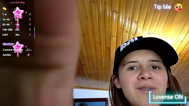 Snapshot of SexLaura_ chatting on January 28, 11:17 pm SexLaura online show from January 28, 11:17 pm