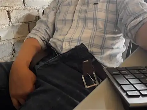 Snapshot of Inglphons chatting on January 9, 8:54 pm Inglphons online show from January 9, 8:54 pm