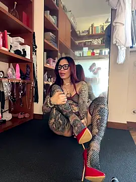 Snapshot of Dancing_wmyselF_ chatting on October 2, 8:10 am Dancing wmyselF online show from October 2, 8:10 am