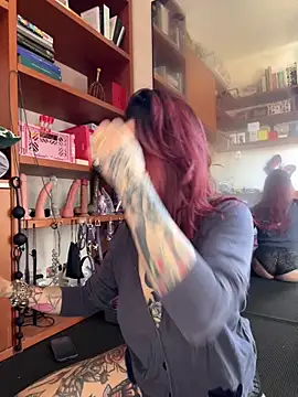 Snapshot of Dancing_wmyselF_ chatting on November 1, 12:07 pm Dancing wmyselF online show from November 1, 12:07 pm