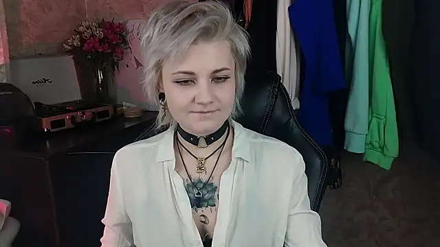 EvaBrownie online show from February 11, 8:15 am