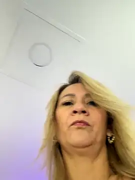 Snapshot of AtheneaRusell chatting on September 25, 8:34 pm AtheneaRusell online show from September 25, 8:34 pm