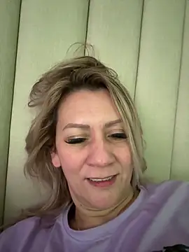 Snapshot of AtheneaRusell chatting on October 2, 7:21 pm AtheneaRusell online show from October 2, 7:21 pm