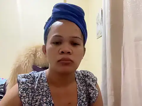 Snapshot of SophiaCourthaway chatting on June 12, 1:37 am SophiaCourthaway online show from June 12, 1:37 am
