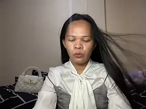 Snapshot of SophiaCourthaway chatting on June 26, 1:48 pm SophiaCourthaway online show from June 26, 1:48 pm