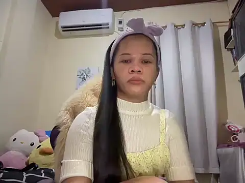 Snapshot of SophiaCourthaway chatting on July 7, 9:46 am SophiaCourthaway online show from July 7, 9:46 am