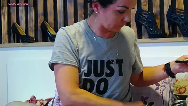 Tory Lovi online show from April 3, 3:59 am