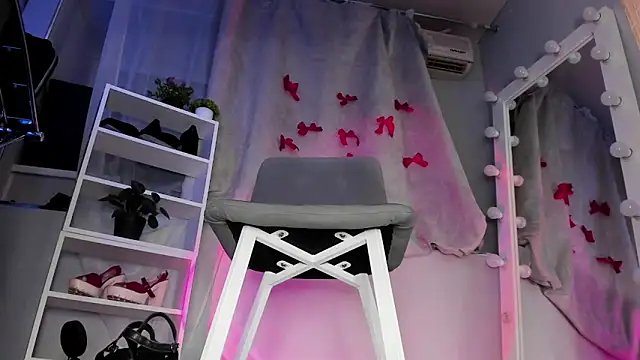 Sahara Shields online show from March 15, 12:24 pm