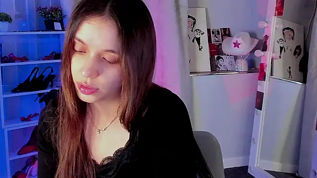 Sahara Shields online show from November 13, 8:46 am