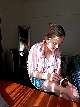 Vintasia online show from September 18, 1:24 pm