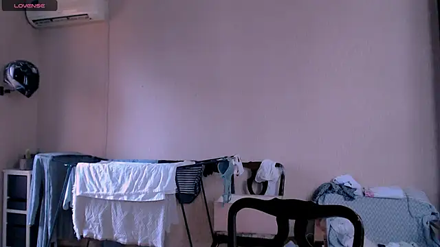 Snapshot of _Roselina_ chatting on September 28, 8:09 am  Roselina  online show from September 28, 8:09 am