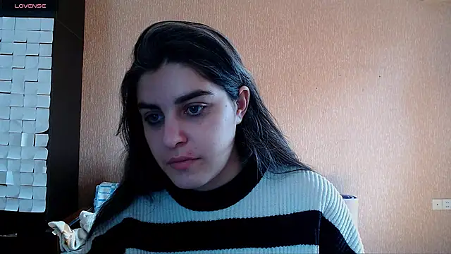 Snapshot of _Roselina_ chatting on February 14, 8:11 am Roselina online show from February 14, 8:11 am