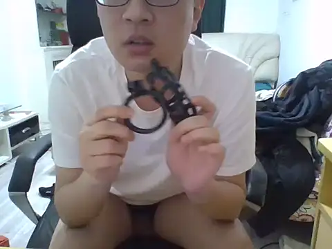Snapshot of taiwanboybigtop1069 chatting on January 19, 5:37 am taiwanboybigtop1069 online show from January 19, 5:37 am