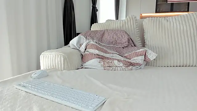 Snapshot of Saradiamond1 chatting on September 21, 9:11 am Saradiamond1 online show from September 21, 9:11 am