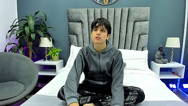 Snapshot of bruce_hans chatting on September 30, 11:59 am bruce hans online show from September 30, 11:59 am