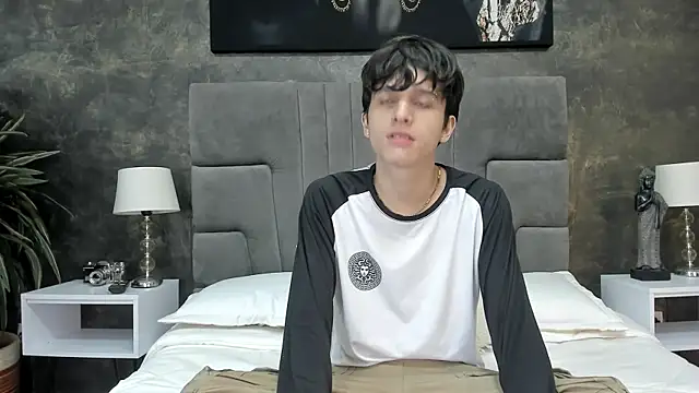 Snapshot of bruce_hans chatting on October 11, 11:42 am bruce hans online show from October 11, 11:42 am