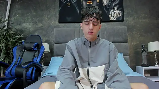 Snapshot of bruce_hans chatting on October 23, 12:48 pm bruce hans online show from October 23, 12:48 pm