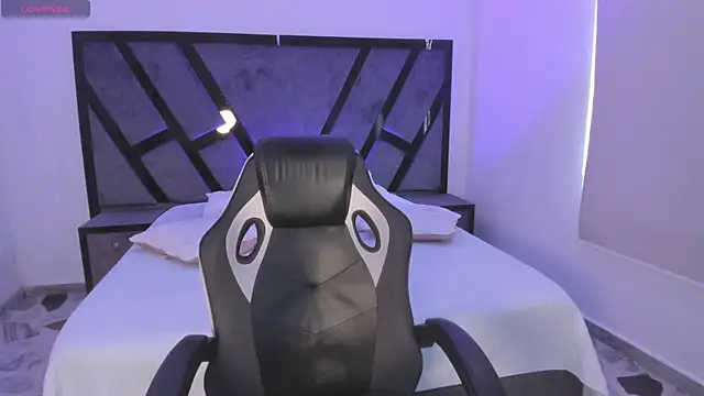 MattThompsonn online show from November 11, 8:09 pm