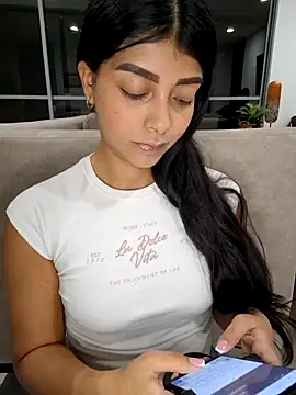 Snapshot of IslaBlaze chatting on September 25, 2:37 am IslaBlaze online show from September 25, 2:37 am