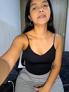 Snapshot of IslaBlaze chatting on November 8, 11:32 am IslaBlaze online show from November 8, 11:32 am