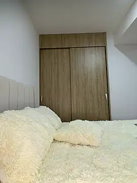 Snapshot of IslaBlaze chatting on February 21, 1:17 am IslaBlaze online show from February 21, 1:17 am