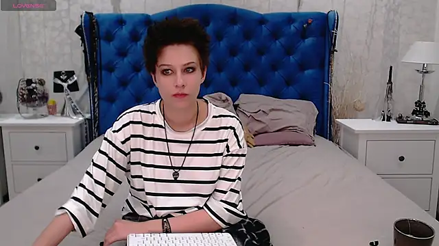 Snapshot of via_mayer_ chatting on May 22, 1:35 am via mayer online show from May 22, 1:35 am