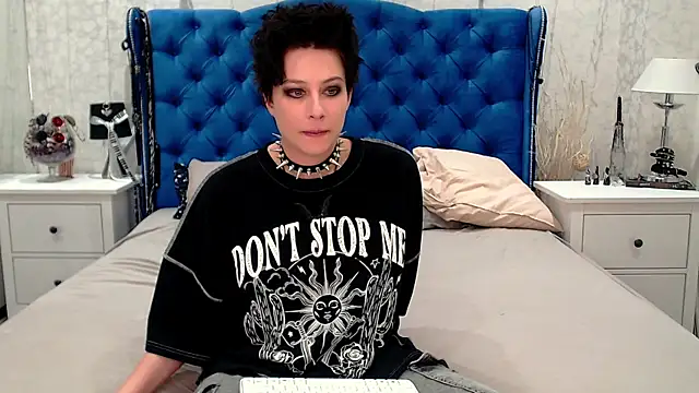 Snapshot of via_mayer_ chatting on June 11, 12:19 am via mayer online show from June 11, 12:19 am