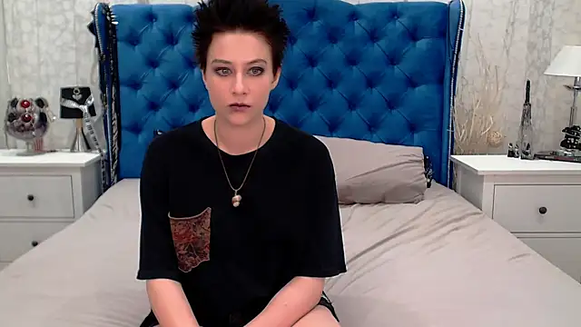 Snapshot of via_mayer_ chatting on June 23, 2:26 pm via mayer online show from June 23, 2:26 pm
