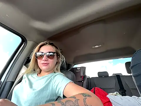 Snapshot of Hatgirl69 chatting on September 20, 4:30 pm Hatgirl69 online show from September 20, 4:30 pm